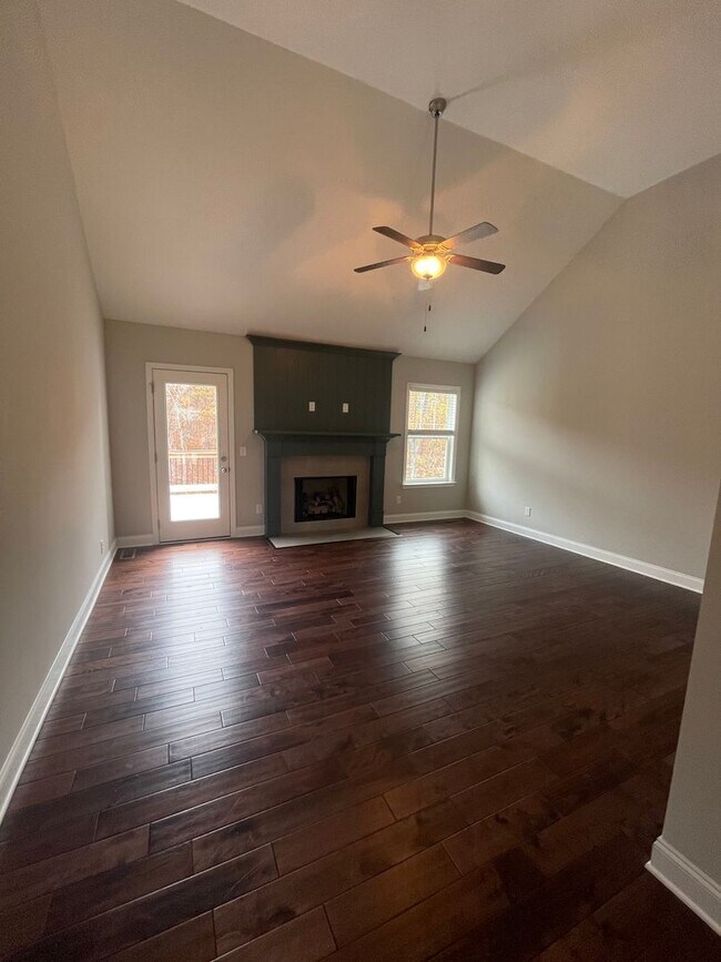 Building Photo - 4 Bedroom + Finished Basement for Rent in Ooltewah