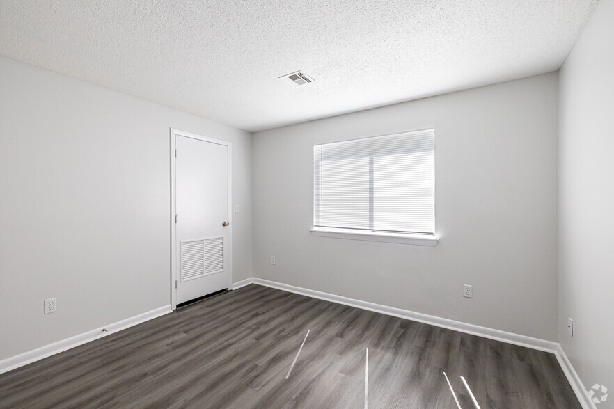 2BR, 2BA Classic - 800SF - Bedroom - Briar Knoll Apts