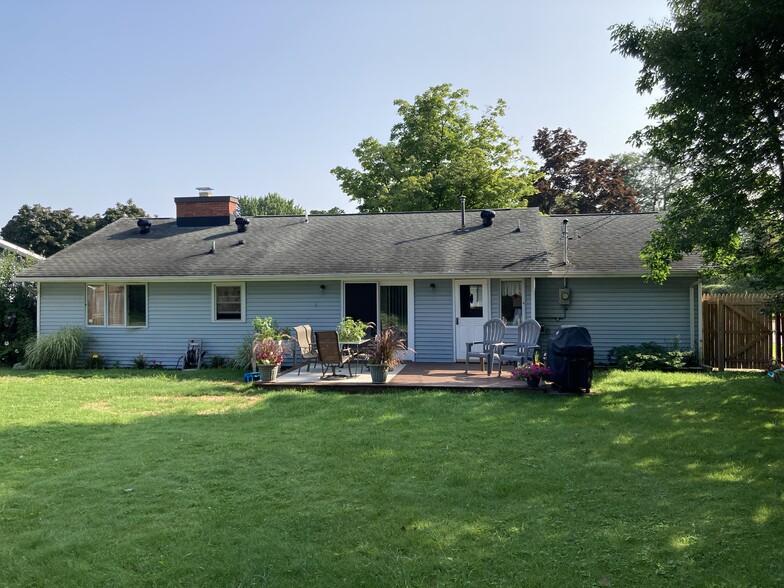 Building Photo - 165 Thistle Lea