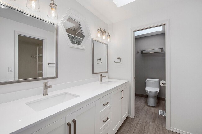 Building Photo - Spacious home in Lakemont Neighborhood!