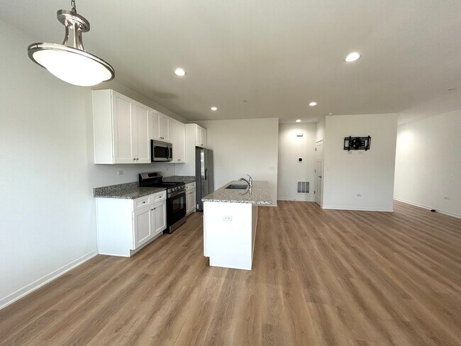 Building Photo - 1123 Gillespie Ln