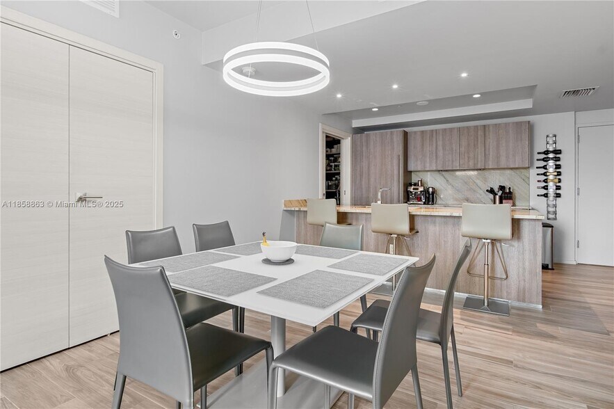 Building Photo - 801 S Miami Ave