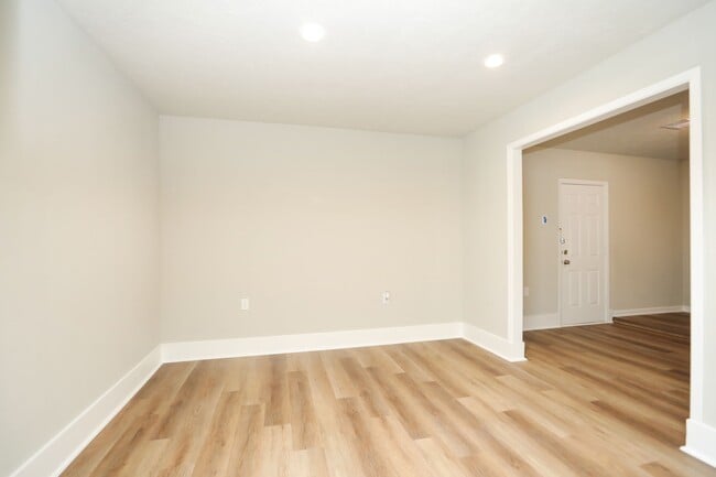 Building Photo - 913 Avenue M