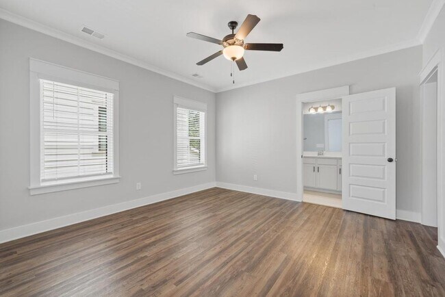 Building Photo - 2 bedroom with bonus space in Cahaba Heights!