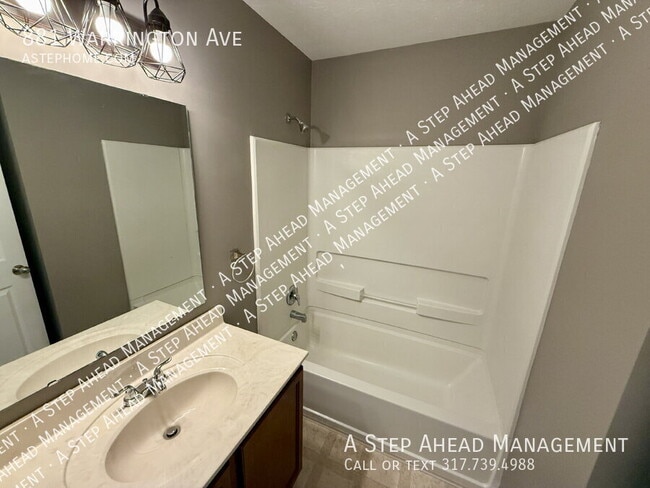Building Photo - 881 Warrington Ave