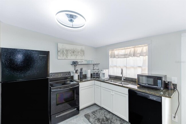 Building Photo - 107 Iona Ave