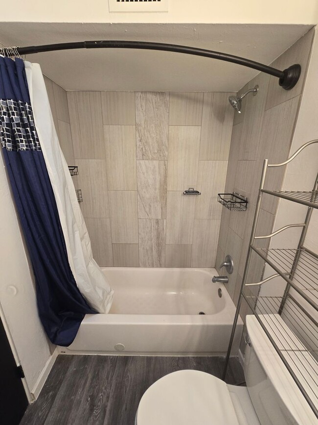 Building Photo - Rooms for Rent – Furnished, Lockable, & Private Backyard! 6 Spots Open.