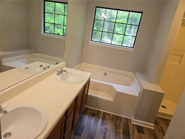 Building Photo - 6854 Justin Dr
