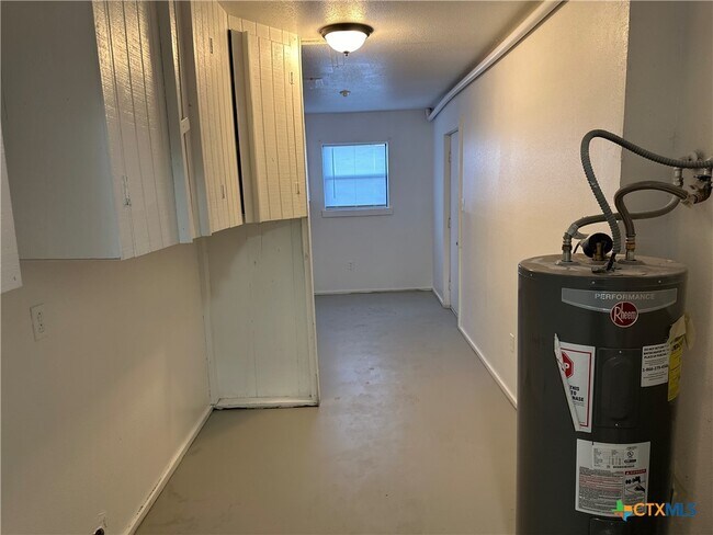 Building Photo - 882 Buerger Ln