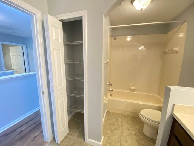 Building Photo - 5 bed / 2.5 bath Lake Nona Townhome!