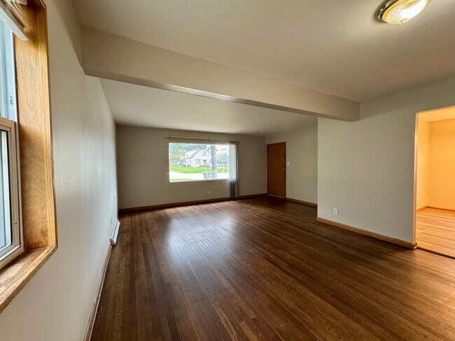 Building Photo - 3952 S 43rd St