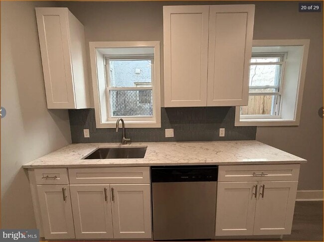 Building Photo - 1931 Montrose St