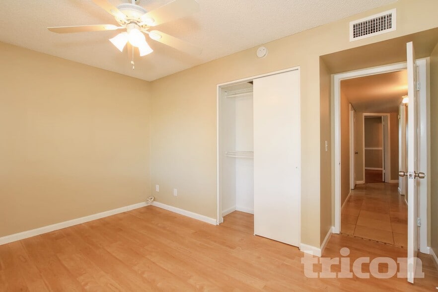 Building Photo - 6237 W Marconi Ave