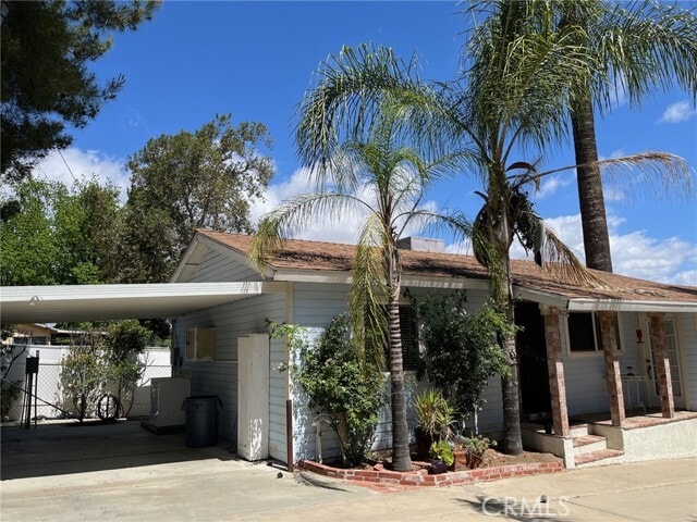 Primary Photo - 16300 Grand Ave