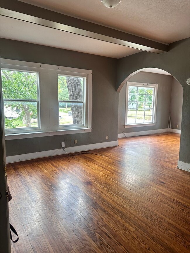 Building Photo - 311 W Elm St