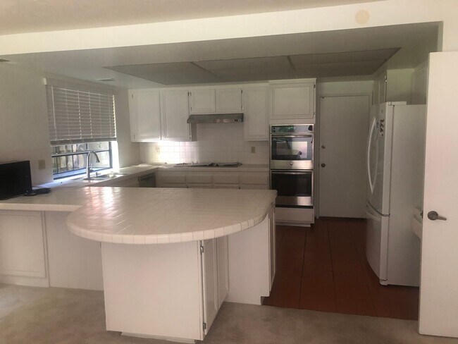 Building Photo - Beautiful Four Bedroom Two Story Home - UT...