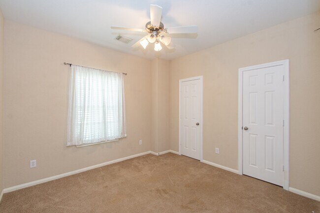 Building Photo - 9419 Silver Ridge Dr