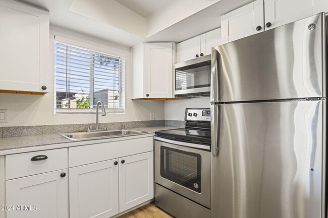 Building Photo - 16819 E Gunsight Dr