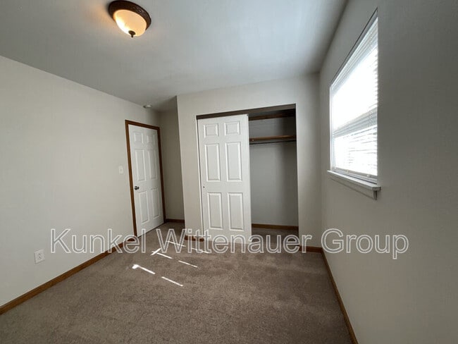 Building Photo - 203 Renee Dr