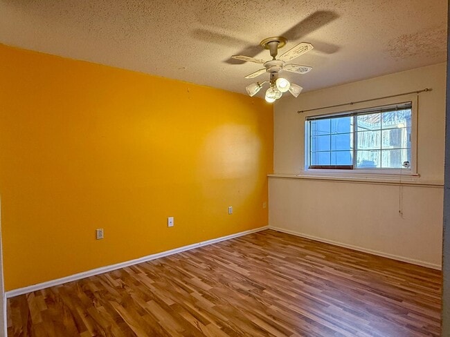 Building Photo - Open Tri-Level Townhome With Tons Of Space...