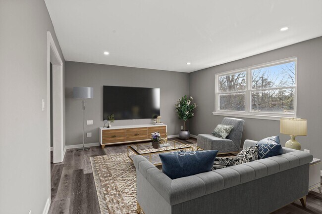 Building Photo - 2344 Fernwood Ave