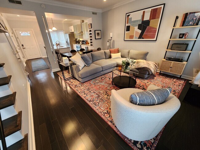 Building Photo - Location, location, location! Beautiful 2BR/1.5BA townhouse in West End Park!