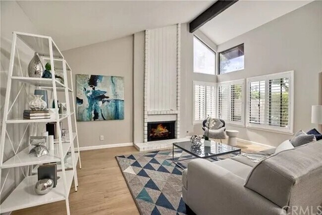 Building Photo - Two Bedroom, Two Bathroom Home for 12-mont...
