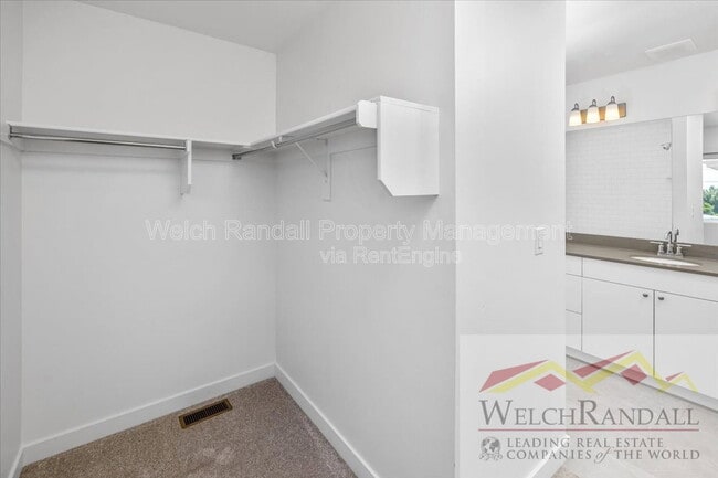 Building Photo - 82 E Weekes Wy