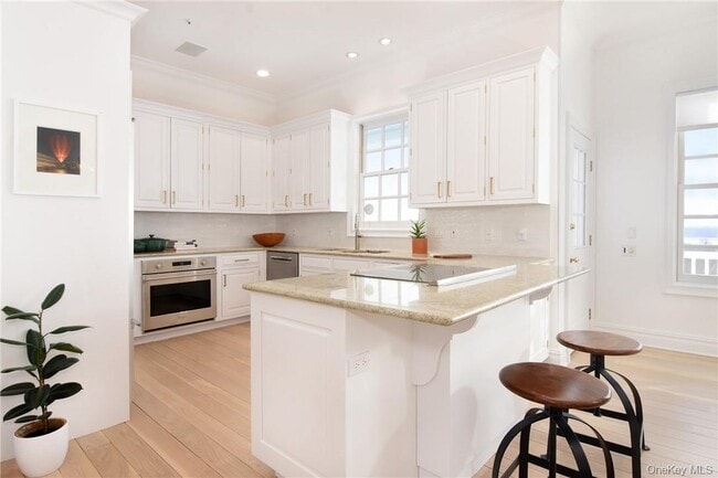 Building Photo - 10 Castle Rd