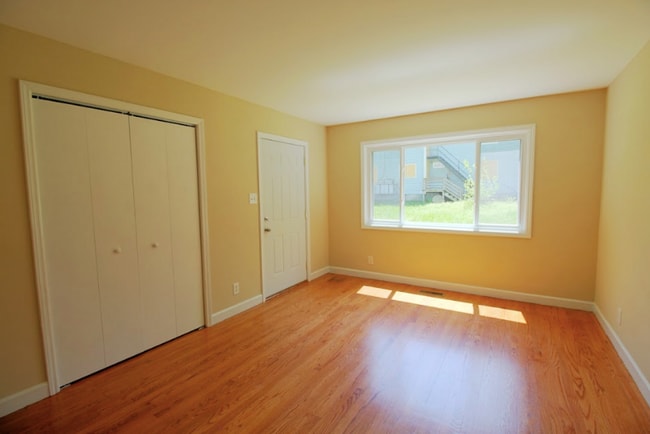 Building Photo - 2 Bedroom Apartment Located 1 Block From Duke's East Campus!