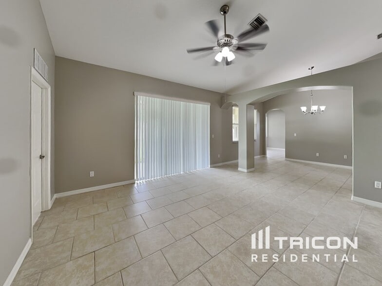 Building Photo - 24 Royal Palm Ln