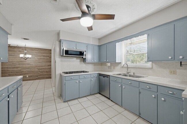 Building Photo - 2607 Brom-Bones Dr