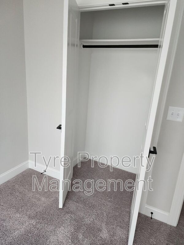 Building Photo - 2104 N Kali Ln