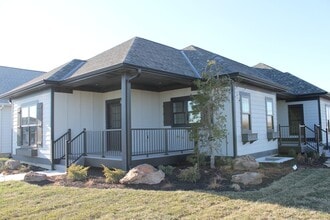 Building Photo - Upgrade to a 3-Bed, 2-Bath House with Extra Space