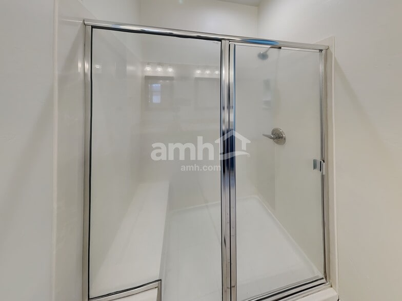 Building Photo - 10824 N Avenida Vallejo