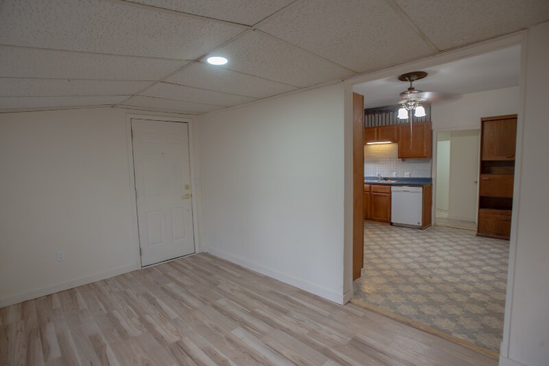 Building Photo - 1185 SW Macvicar Ave