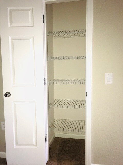 Building Photo - **  MAINTENANCE FREE TOWNHOME **2 BD 2.5 BATH
