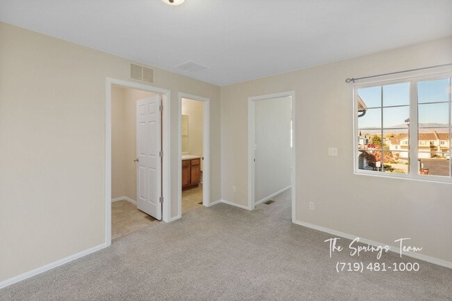 Building Photo - Charming 2BD/2.5BA Townhome with Attached ...