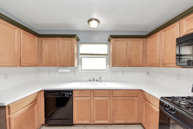 Building Photo - 7238 Foxshadows Ln