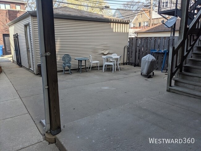 Building Photo - 3642 N Damen Ave