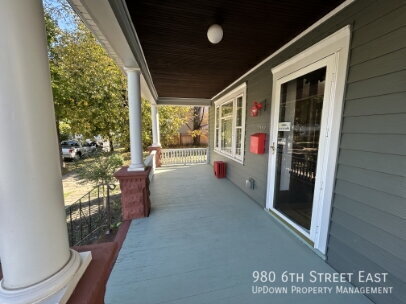 Building Photo - 980 6th St E