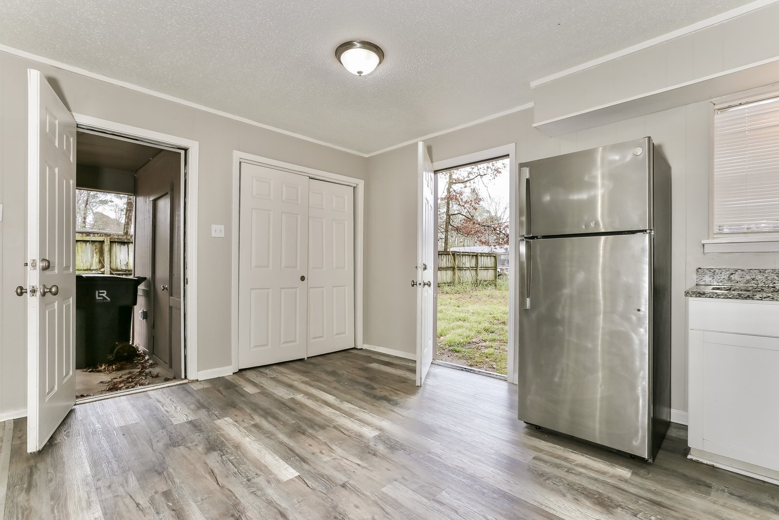 Building Photo - 7001 Eddy Ln