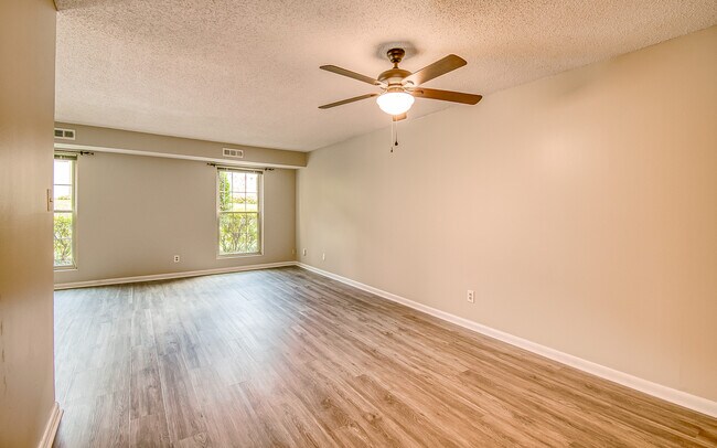 Building Photo - 7914 Gleason Dr