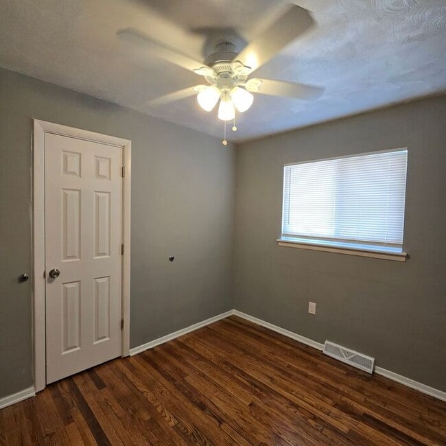 Building Photo - Charming 3-Bedroom Home / Pet-Friendly / A...