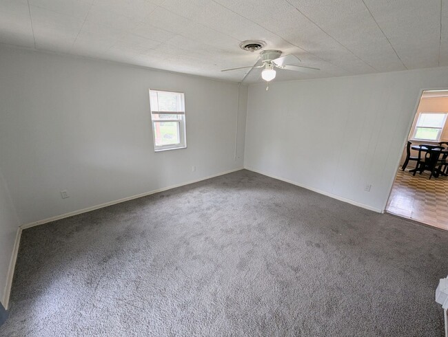 Building Photo - Living Large in Lemay - Section 8 Friendly!