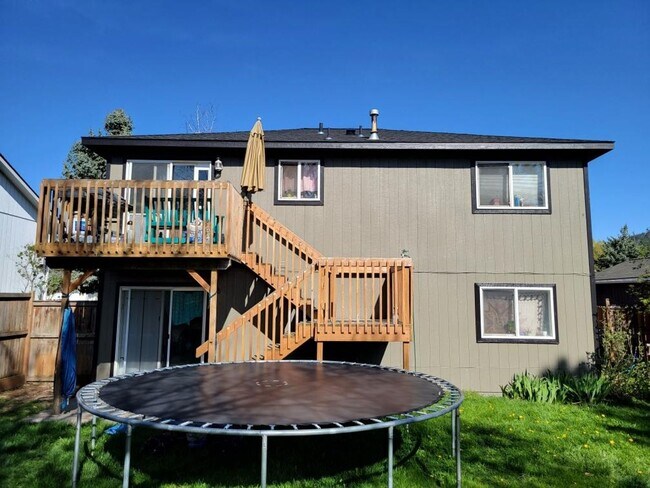 Building Photo - Home in Davis Park