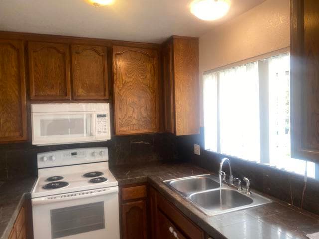 Building Photo - 390 E Madison Ave