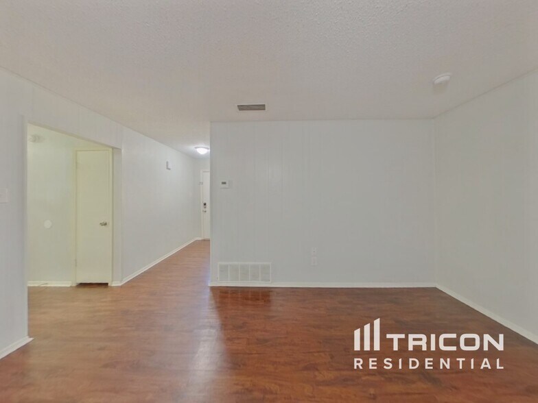 Building Photo - 1916 Tracey Cir