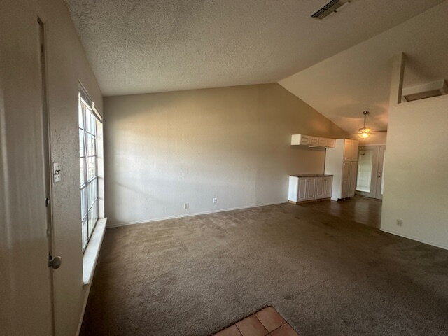 Building Photo - Beautiful Townhome in nice neighborhood - ...