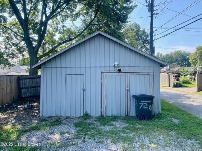 Building Photo - 720 E Court Ave